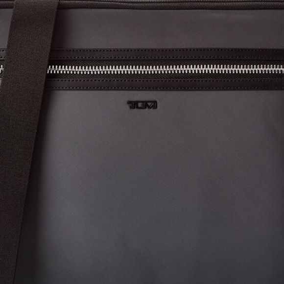 TUMI LAPTOP CROSSBODY TRAVEL BAG! ZIP close!! NWT! Quality - Picture 10 of 11